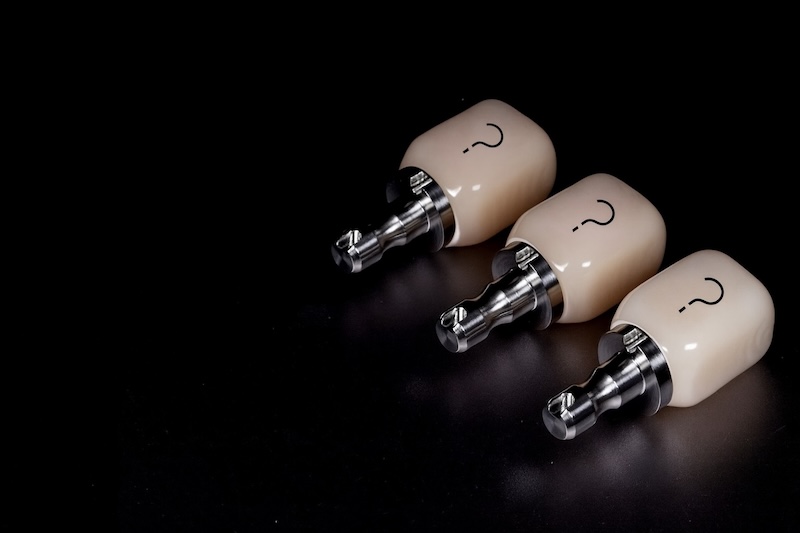 陶瓷貼片都一樣嗎？三種瓷牙貼片材質的硬度、壽命、費用全解析